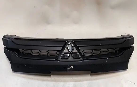 Mitsubishi L200 Front bumper upper radiator grill 7450B292