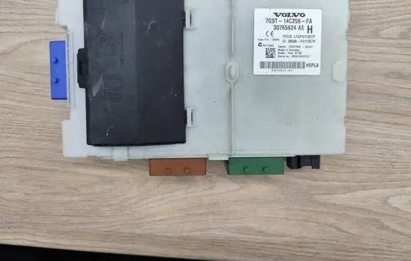 Volvo XC70 Fuse module 30765624AE 7G9T14C256FA 3659AF01125TP