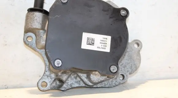 Volkswagen PASSAT B7 Vacuum pump 03L145207