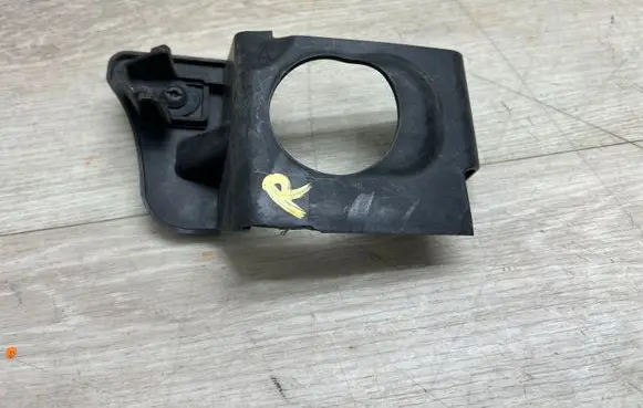 Volkswagen Touareg II Front bumper mounting bracket 7P6807898B