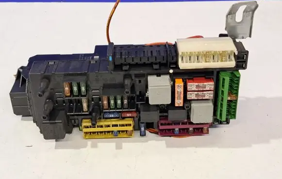 Mercedes-Benz E C207 W207 Fuse box set 2129060105 2129014604