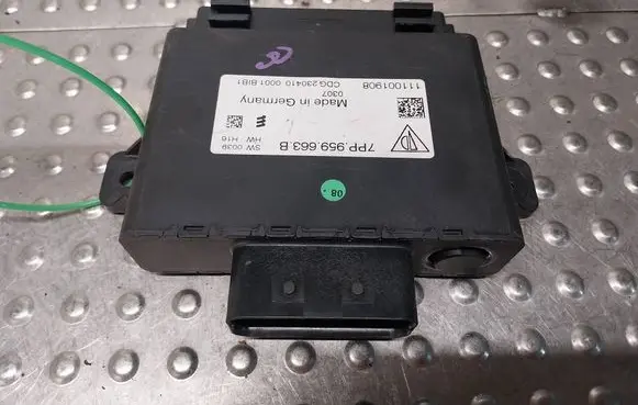Volkswagen Touareg II Voltage converter/converter module 7PP959663B