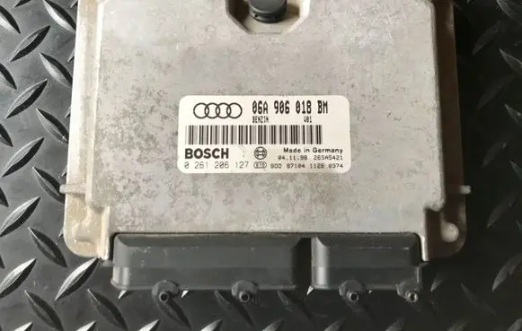 Audi A3 S3 8L Engine control unit/module 06A906018BM 0261206127 26SA5421
