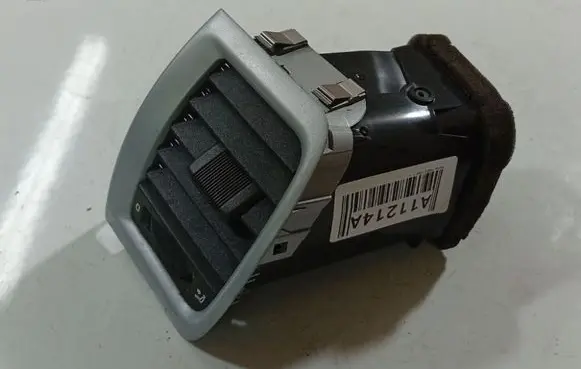Skoda Fabia Mk2 (5J) Dash center air vent grill 5J0819701