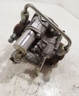 Toyota RAV 4 (XA40) Fuel injection high pressure pump 221000R050 HU2940001021