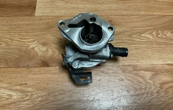 Renault Megane III Vacuum pump 8201005306 7100673