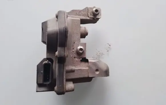 Opel Vivaro Throttle valve 147B08010R