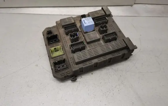 Peugeot 607 Fuse module 9643577080