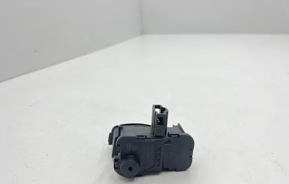 Fuel tank cap lock