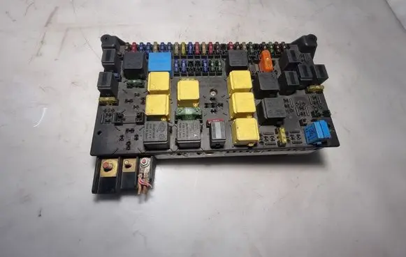 Mercedes-Benz E W210 Fuse module 1635450205