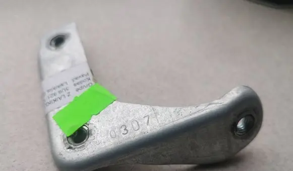 Skoda Superb B5 (3U) Fender mounting bracket 3U0821136