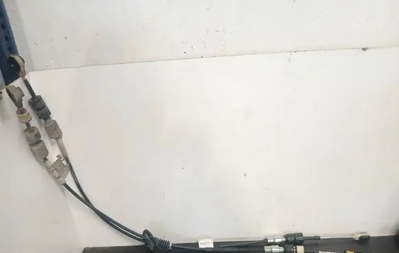 Volvo V70 Gear shift cable linkage 31272230
