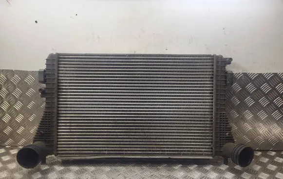 Volkswagen Touran I Intercooler radiator 1K0145803E