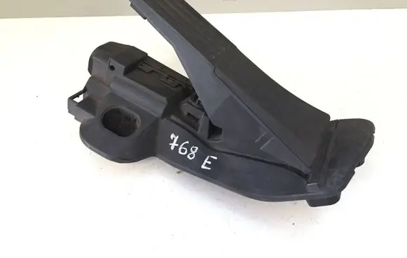Volkswagen Golf VI Accelerator throttle pedal 5K6955711A