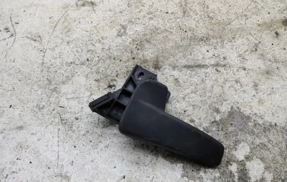 Volkswagen Golf Sportsvan Engine bonnet (hood) release handle 517823633a