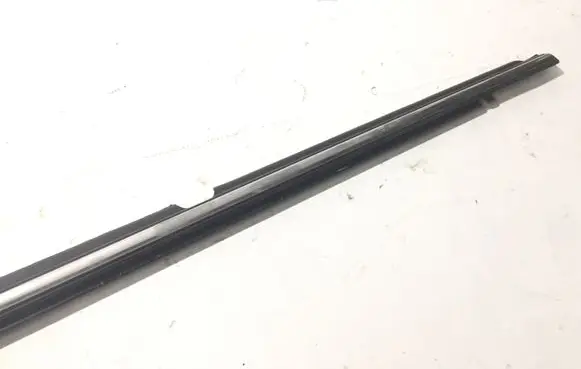 Toyota Avensis T250 Rubber seal rear door window/glass 