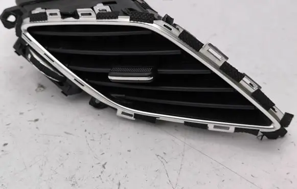 Hyundai i40 Dash center air vent grill