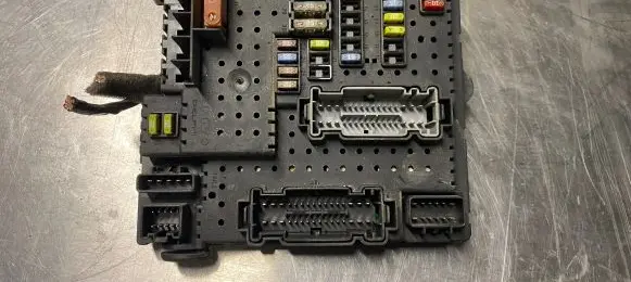Volvo XC70 Fuse module 30728512 28017881