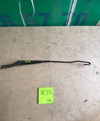 Volkswagen PASSAT B5 Front wiper blade arm