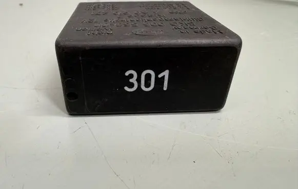 Audi A4 S4 B5 8D Light relay 4A0919471 5KG00656800