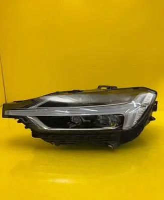 Volvo XC60 Headlight/headlamp 31108596