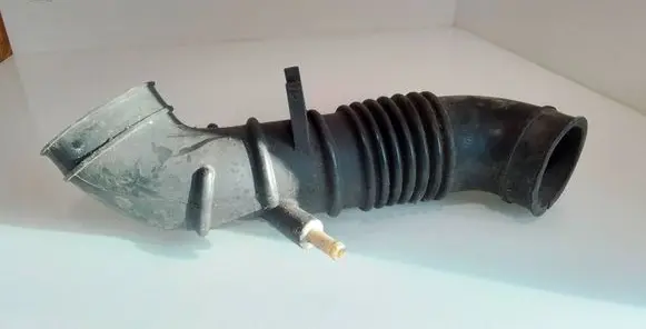 Volkswagen Touran I Air intake hose/pipe BP0113221