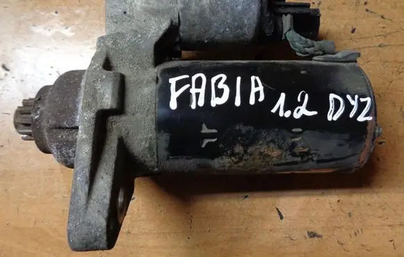 Skoda Fabia Mk2 (5J) Starter motor 02Z911023