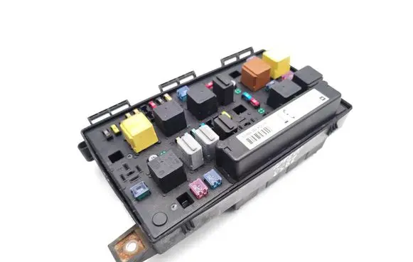 Opel Zafira B Fuse module 13206747