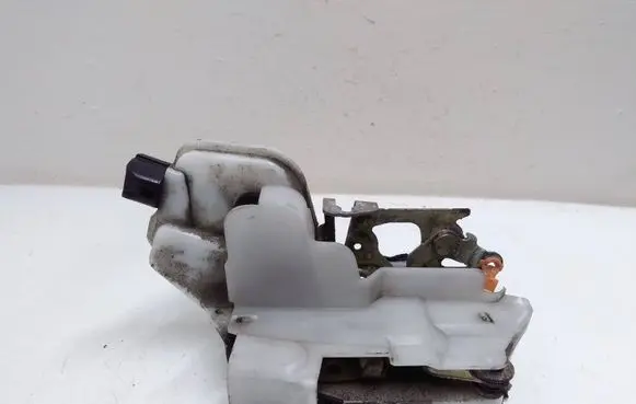 Mitsubishi Space Wagon Front door lock