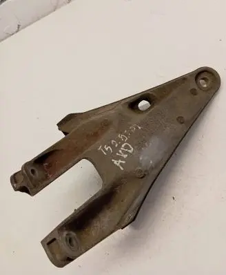 Volkswagen Transporter - Caravelle T5 Engine mounting bracket 7H0199370M 7H0199370L