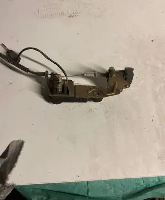 Volkswagen PASSAT B5.5 Tailgate exterior lock 3B9827297A