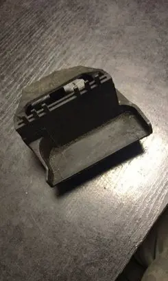 Radiator mount bracket