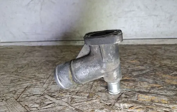Jeep Grand Cherokee (WK) Engine coolant pipe/hose A6422030131