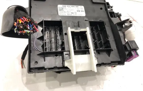 Skoda Octavia Mk3 (5E) Central body control module 5Q0937086BN
