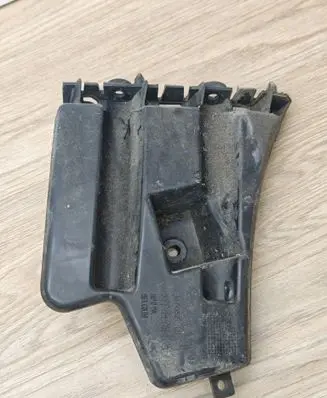 Front bumper mounting bracket