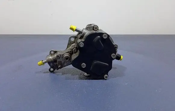 Volkswagen Jetta V Vacuum pump 038145209N