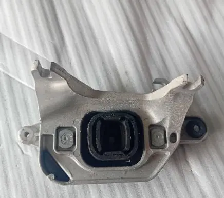 Renault Kadjar Gearbox mounting bracket 112221641R