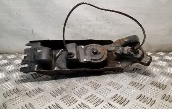 Dodge Nitro Spare wheel mounting bracket 