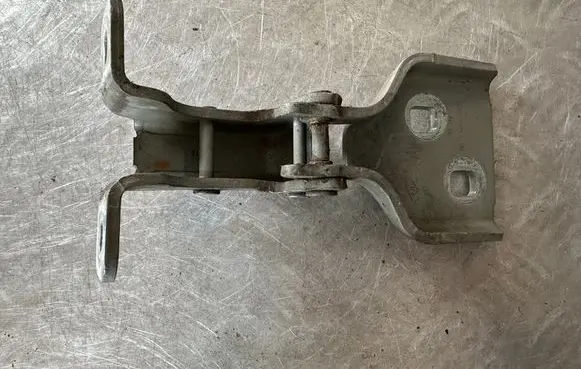 Renault Master III Front door upper hinge 804000006R