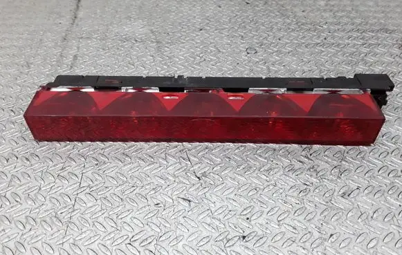 Third/center stoplight
