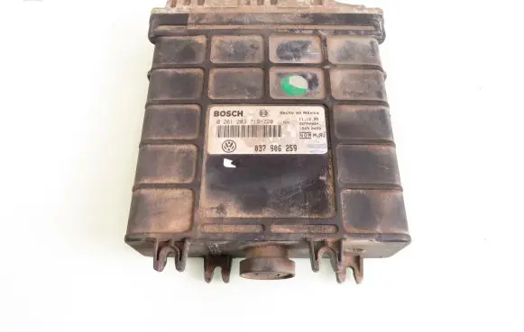Volkswagen Golf III Engine control unit/module 0261203719 037906259