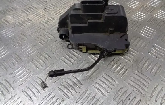 Renault Megane II Front door lock