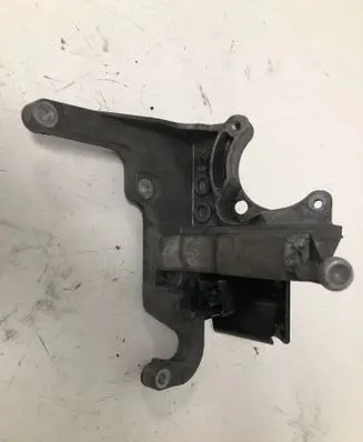 Ford Focus Engine mounting bracket AV6Q9B470BB