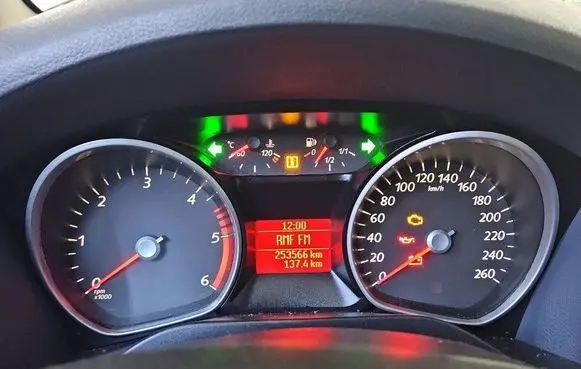 Speedometer (instrument cluster)