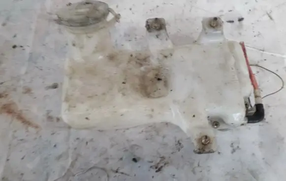 Windshield washer fluid reservoir/tank