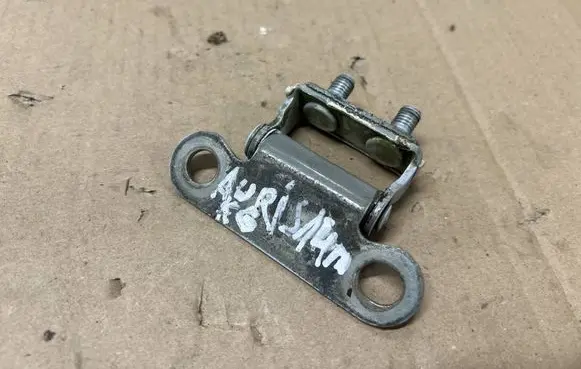 Tailgate/trunk/boot hinge