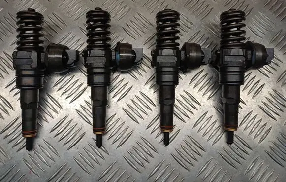 Volkswagen PASSAT B6 Fuel injectors set 038130073AG 0414720215