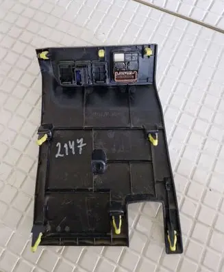 Toyota RAV 4 (XA40) Mirror switch trim 