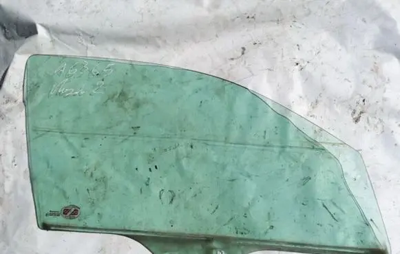Mazda 2 Front door window glass four-door