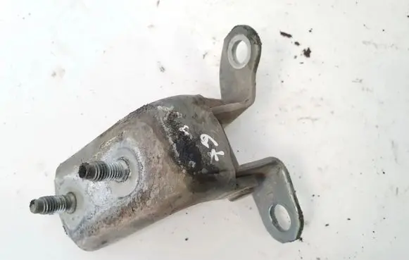 Toyota Avensis T220 Rear door lower hinge